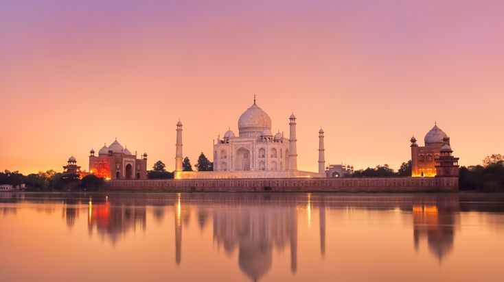 Maharajas’ Express – Treasures of India: A Luxurious Short Royal Sojourn Tour Package